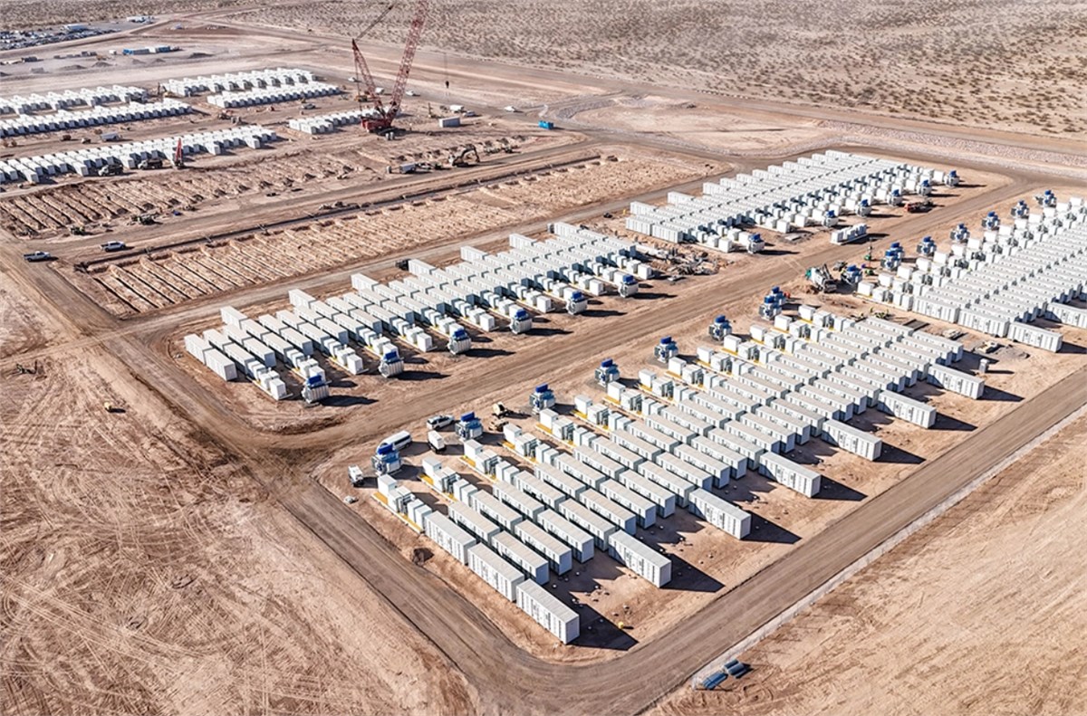 Hanwha's TransGrid Energy Secures Over UDS 1.4 Bn in Financing for a 450 MW/1,800 MWh Portfolio of Stand-Alone Battery Storage Projects in Arizona  Hanwha SolarOne &copy;