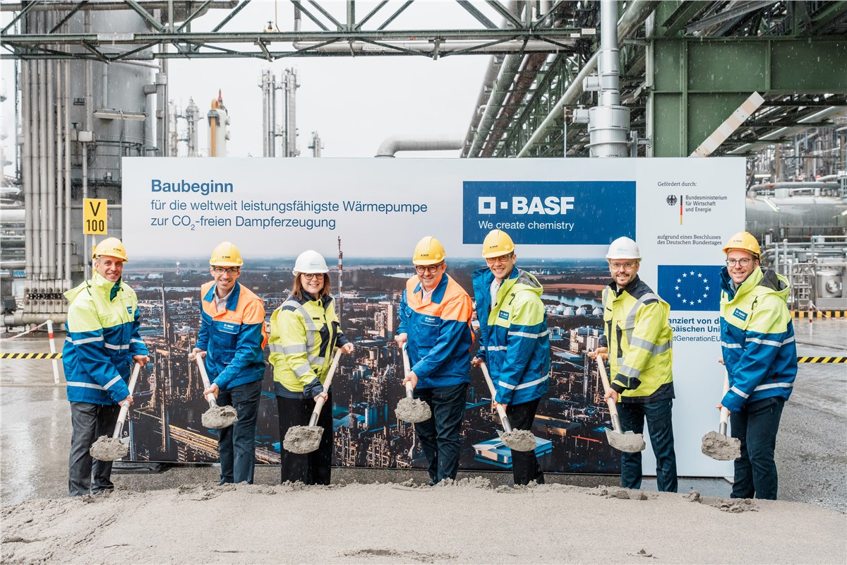 Groundbreaking Ceremony at BASF's Ludwigshafen Site: Next Project Phase for One of the Most Powerful Heat Pumps for CO2-free Steam Generation  BASF/Andreas Henn &copy;