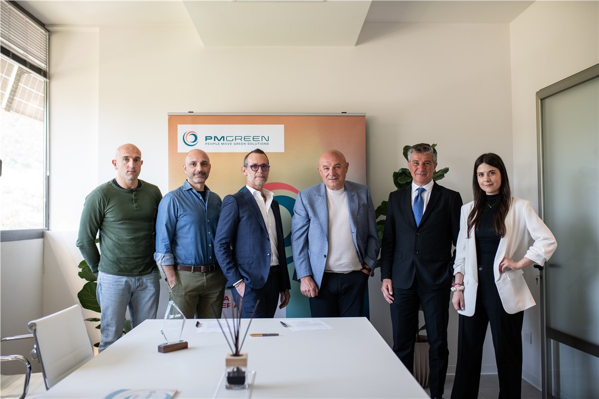 JinkoSolar Strengthens Collaboration with PM Green: 1 GW Agreement Signed, Including 200 MW of Tiger Neo 3.0 Modules  JinkoSolar &copy;